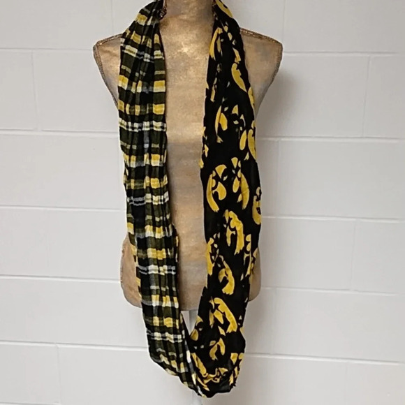 Iowa Hawekey Infinity Scarf - Picture 2 of 5